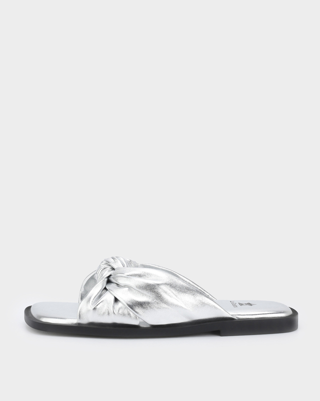 Кожаные сабо с союзкой в виде банта