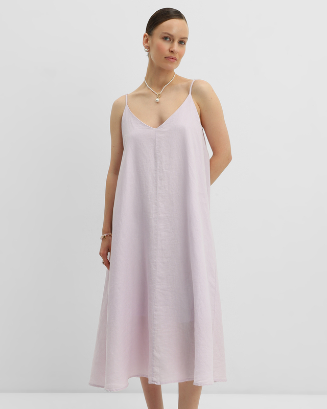 Льняное платье на бретельках