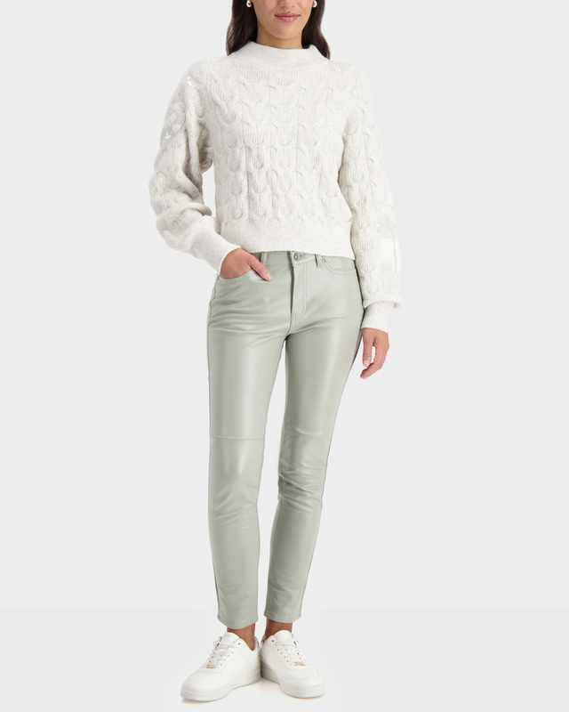 Зауженные брюки из глянцевой эластичной экокожи