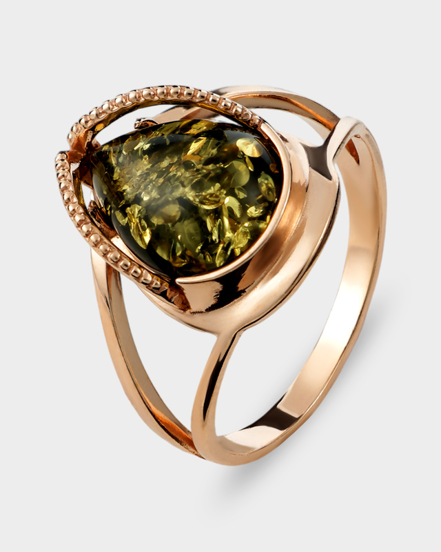 Золоченое кольцо с цельным балтийским янтарем зеленого оттенка