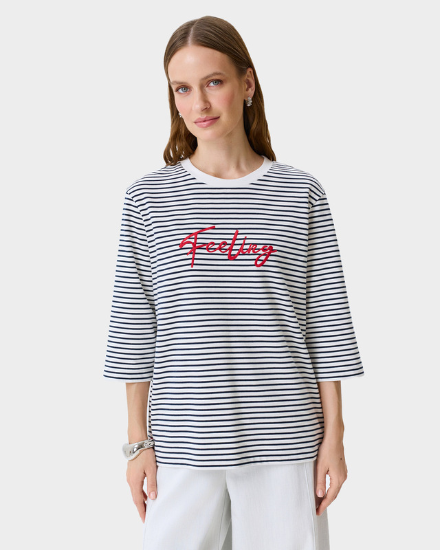 Лонгслив в узкую горизонтальную полоску с яркой вышивкой