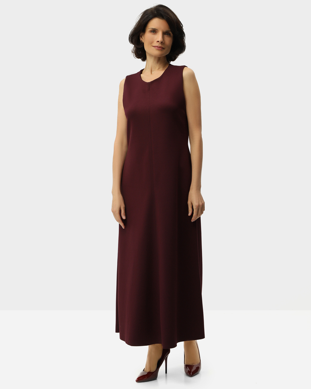 Платье без рукавов из скубы 29990₽