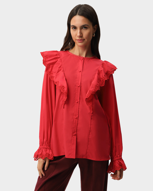 Блузка с оборками и тесьмой