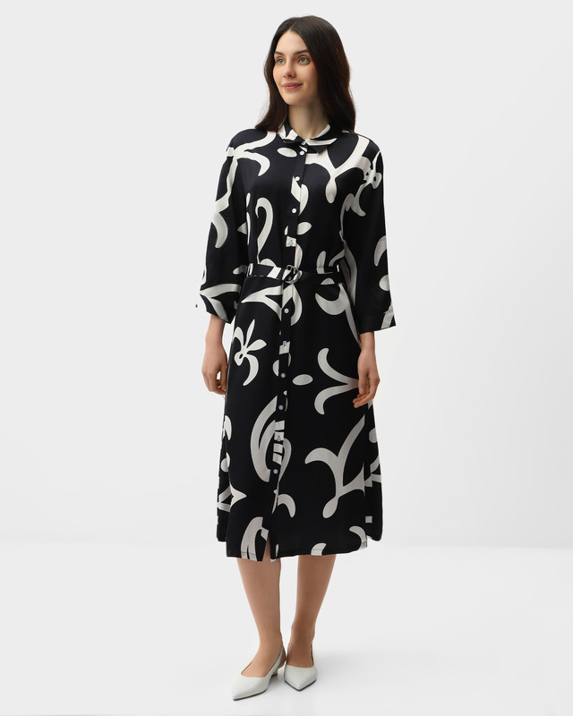 Платье-рубашка из вискозы с арабесковым принтом 15990₽