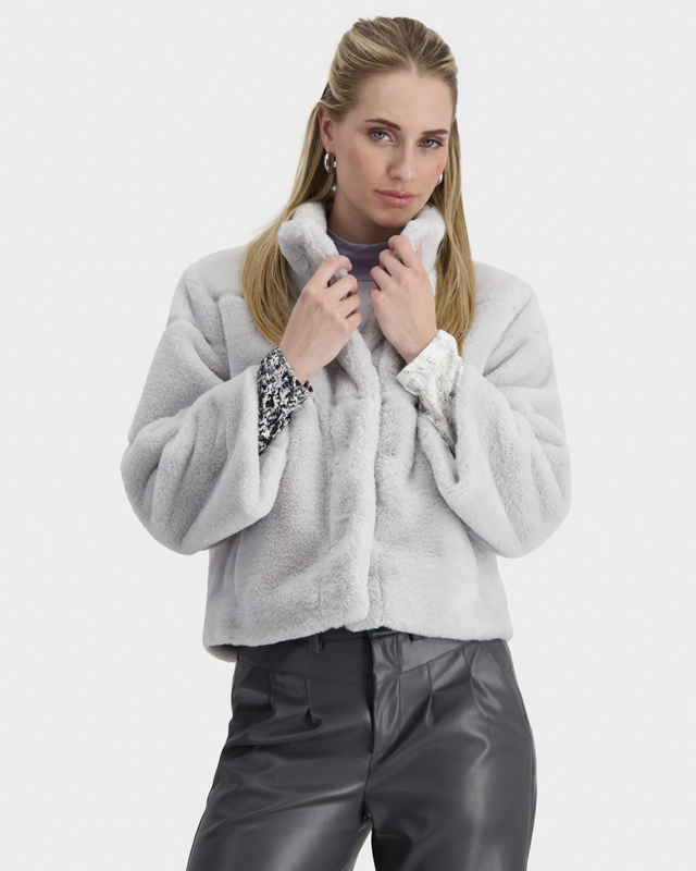 Короткая шуба из мягкого экомеха