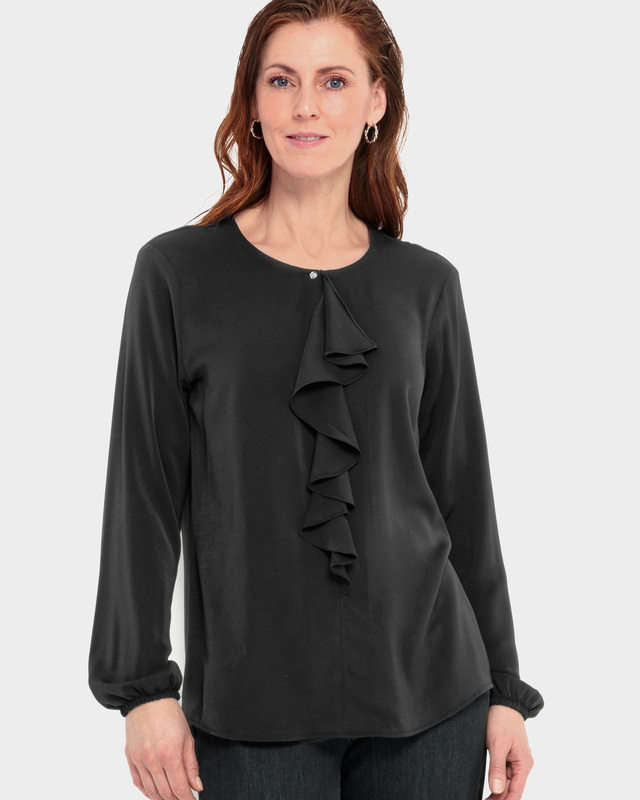 Блузка с воланом на полочке