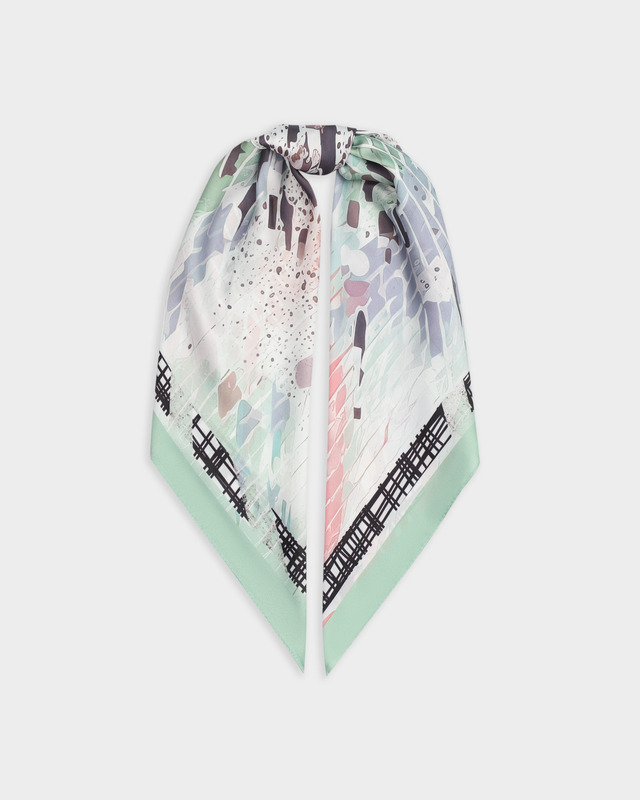 Платок с ярким абстрактным принтом