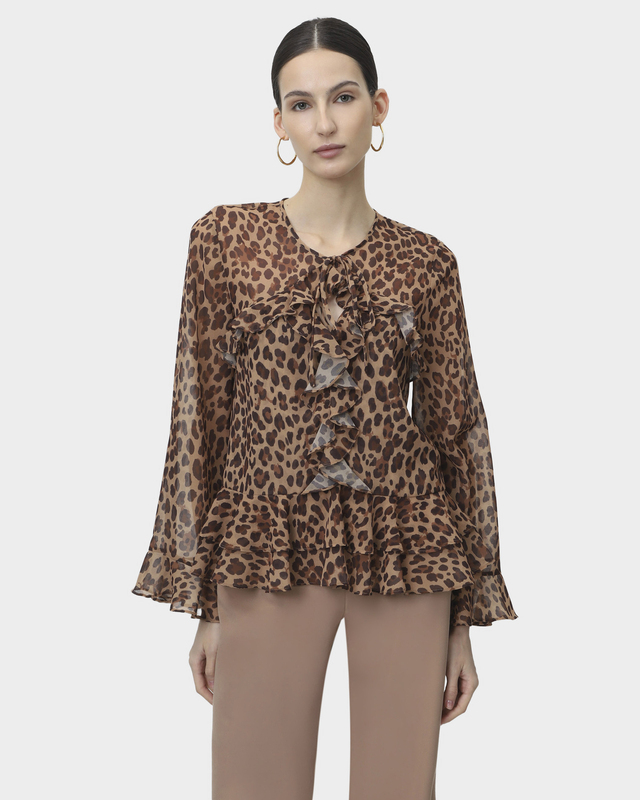 Блузка свободного силуэта с леопардовым принтом и воланами