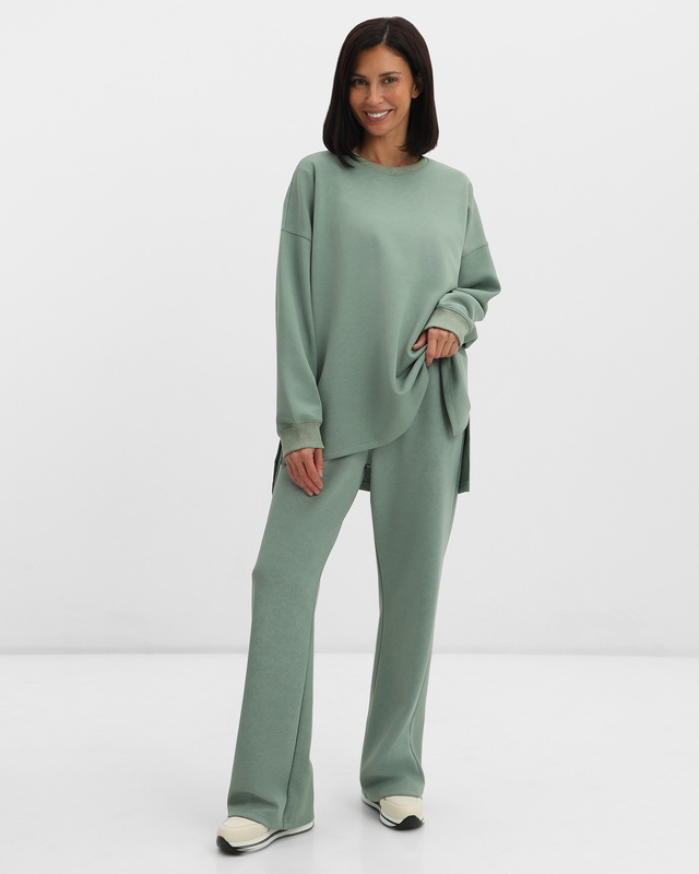 Брюки прямого кроя с эластичным поясом и боковыми карманами