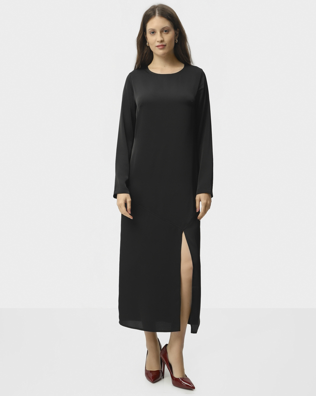 Платье с сатиновым эффектом и разрезом по левой ноге