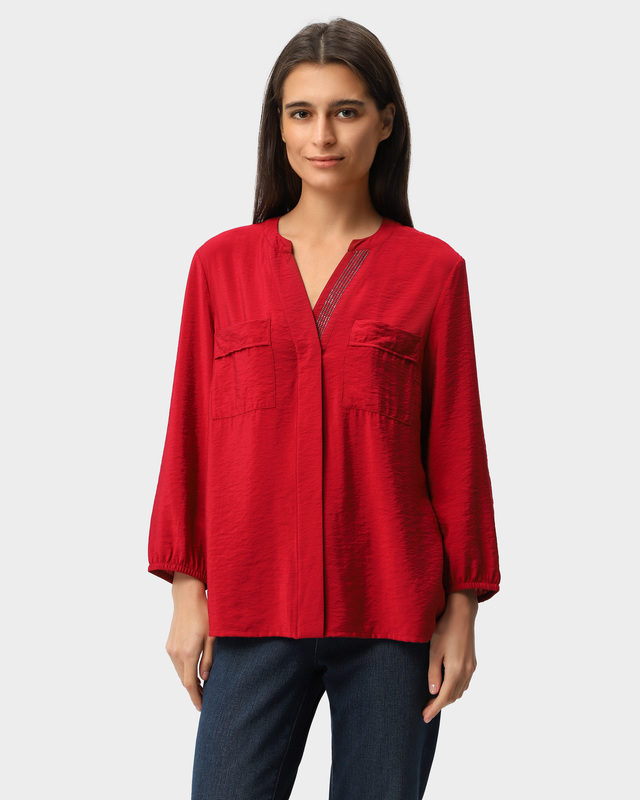 Однотонная блузка со сверкающими стразами