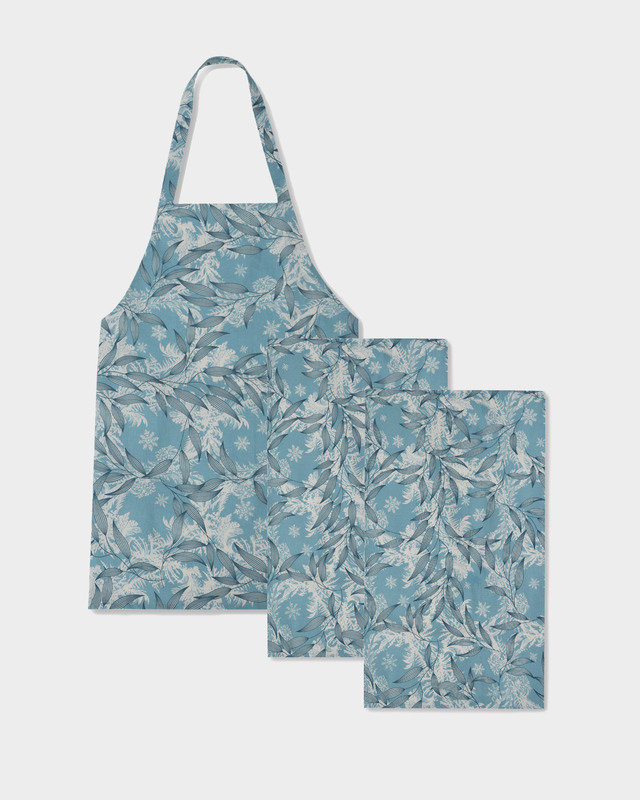 Набор из фартука и двух полотенец &laquo;Морозные узоры&raquo;