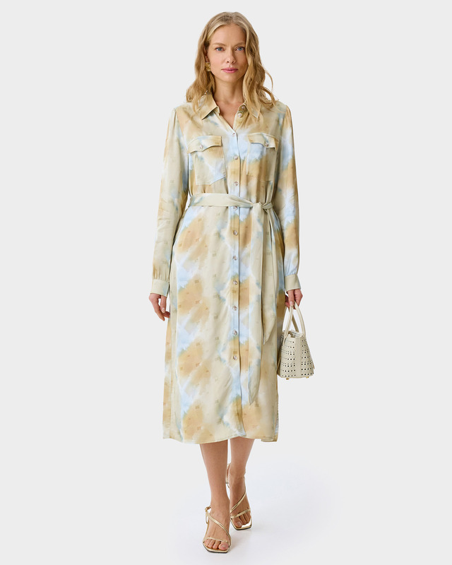 Платье-рубашка с абстрактным принтом в акварельной стилистике 23990₽