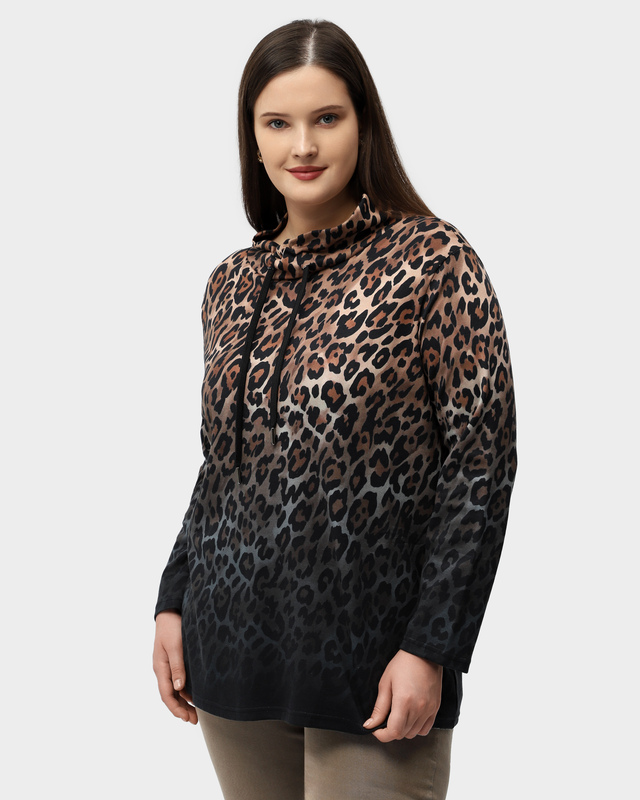 Толстовка из мягкого трикотажа с градиентным анималистическим принтом