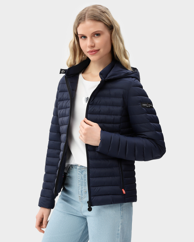 Легкая стеганая куртка со съемным капюшоном