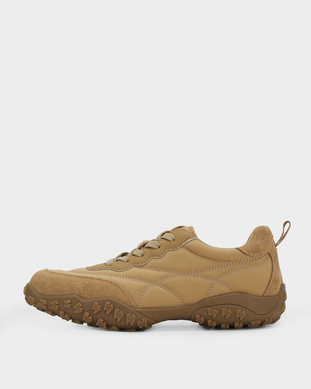 Кроссовки из комбинации материалов с эластичной шнуровкой