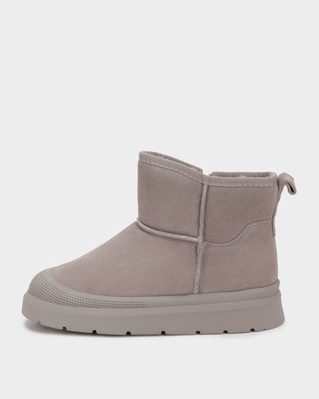 Полусапоги из натуральной замши с прорезиненными окантовкой и носочной частью 4990₽