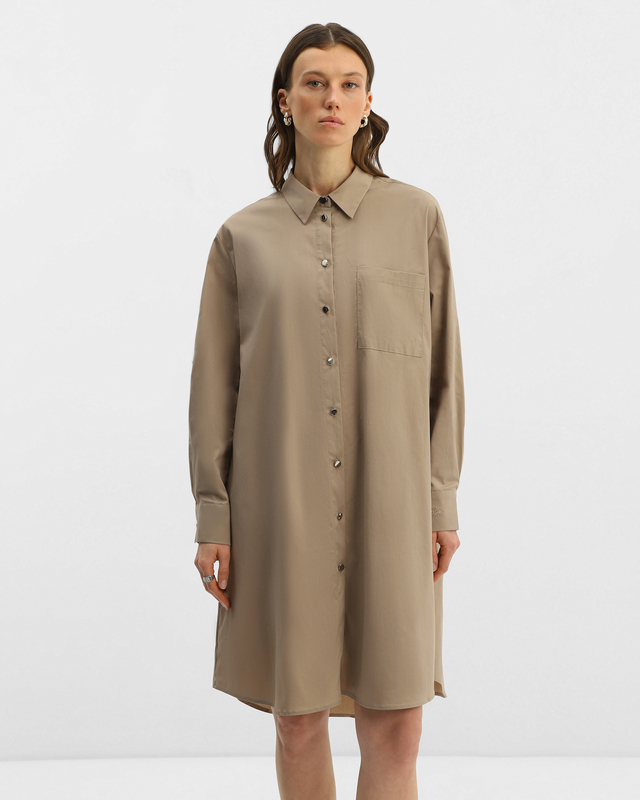 Платье-рубашка длины миди с карманом на груди 4790₽