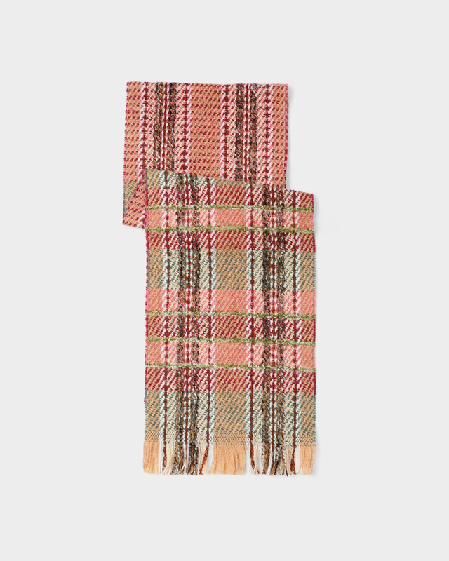 Утепленный шарф с шерстью в составе и бахромой по краям