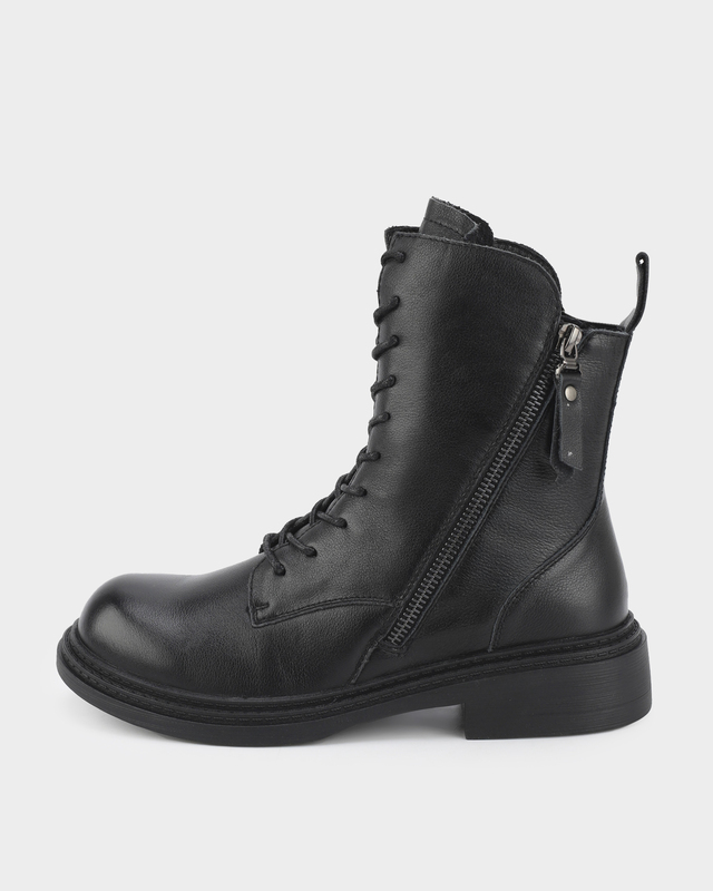 Высокие кожаные ботинки на шнуровке