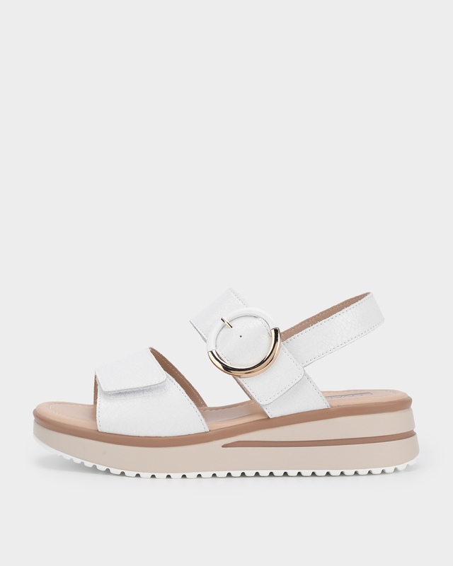 Босоножки из натуральной кожи на облегченной танкетке