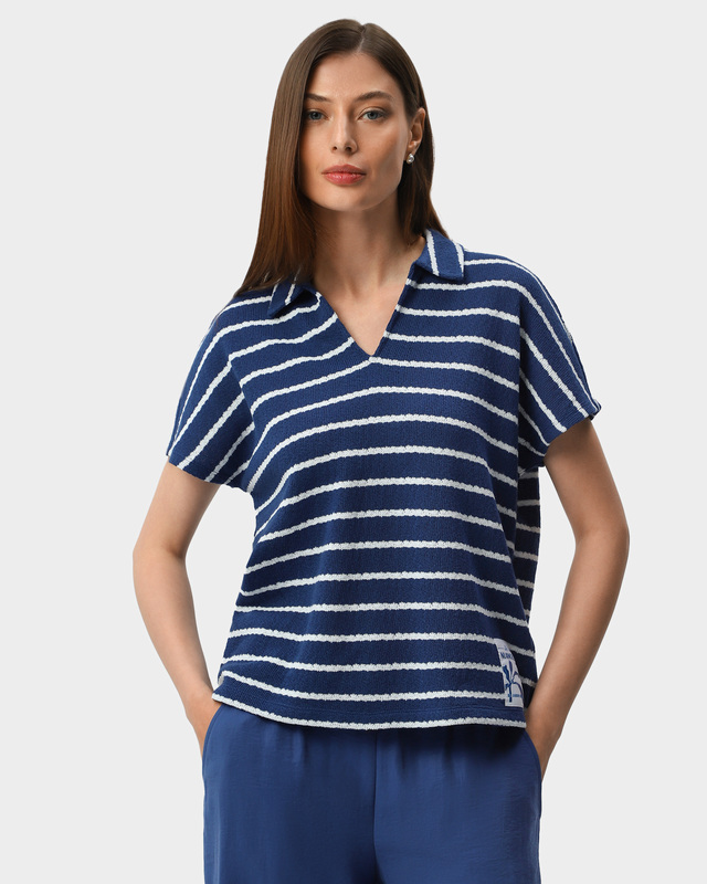 Блузка с V-образным вырезом и коротким рукавом