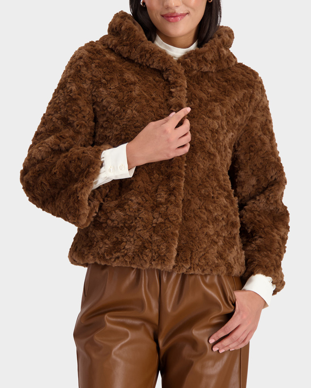 Куртка из мягкого экомеха с капюшоном