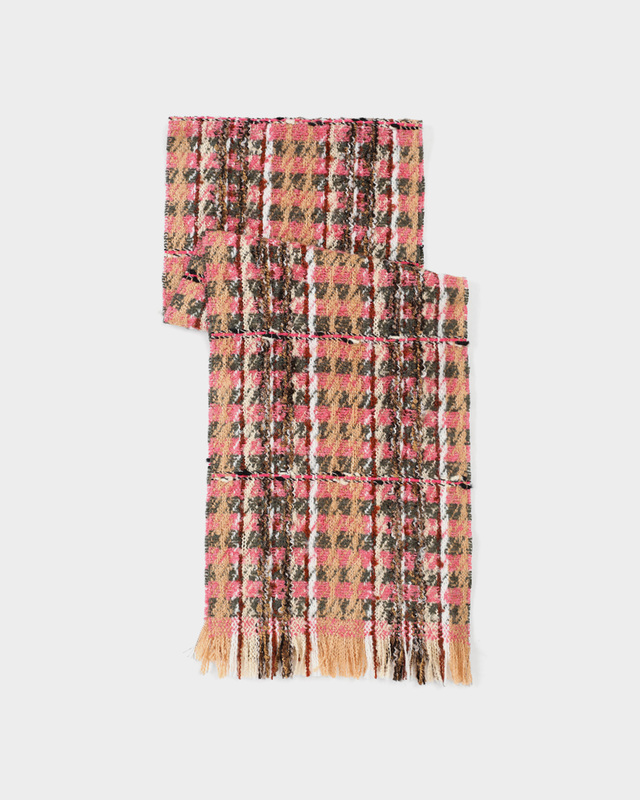 Утепленный шарф с шерстью в составе бахромой по краям