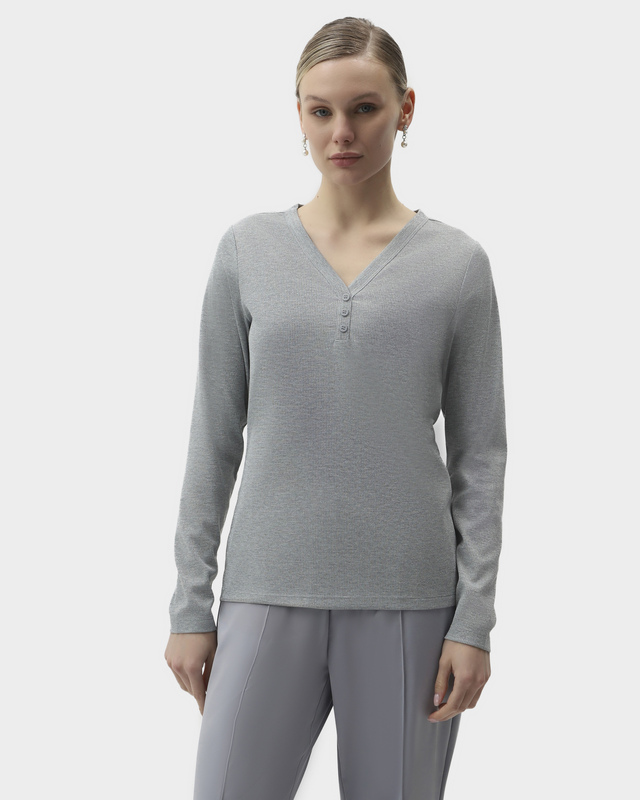 Лонгслив прямого кроя с декоративными пуговицами и люрексом в составе