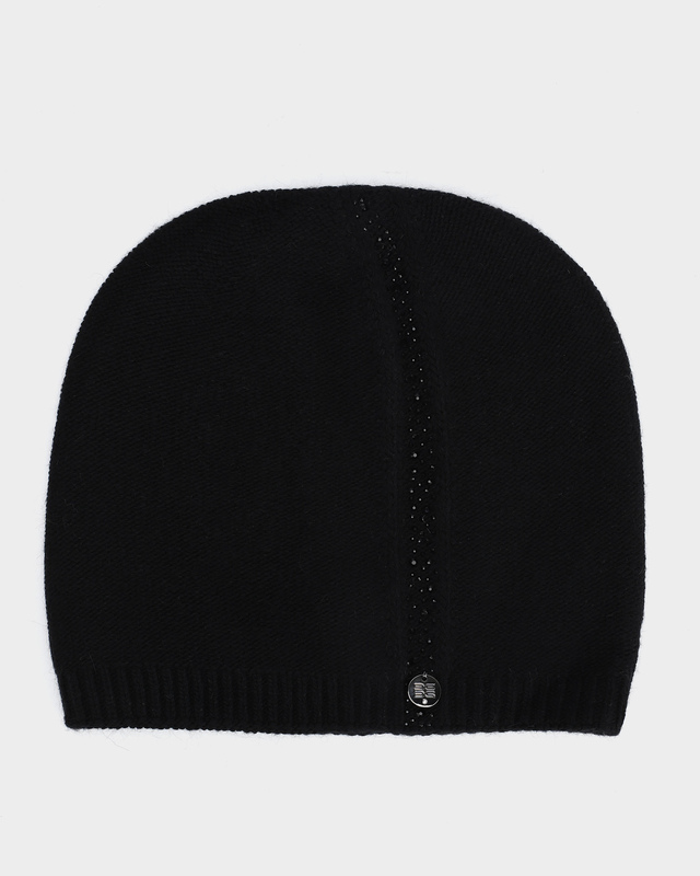 Шапка бини с декором из мерцающих страз