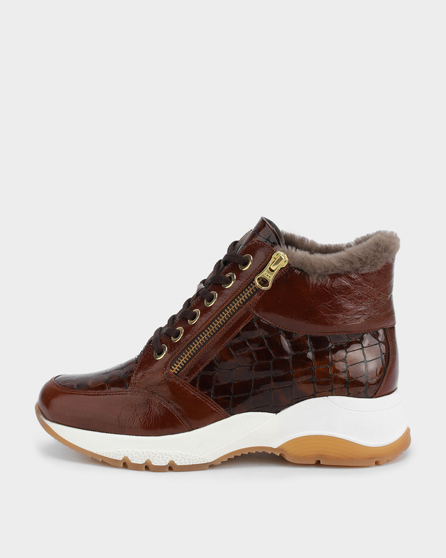 Зимние кроссовки из натуральной лаковой кожи с регулируемой полнотой