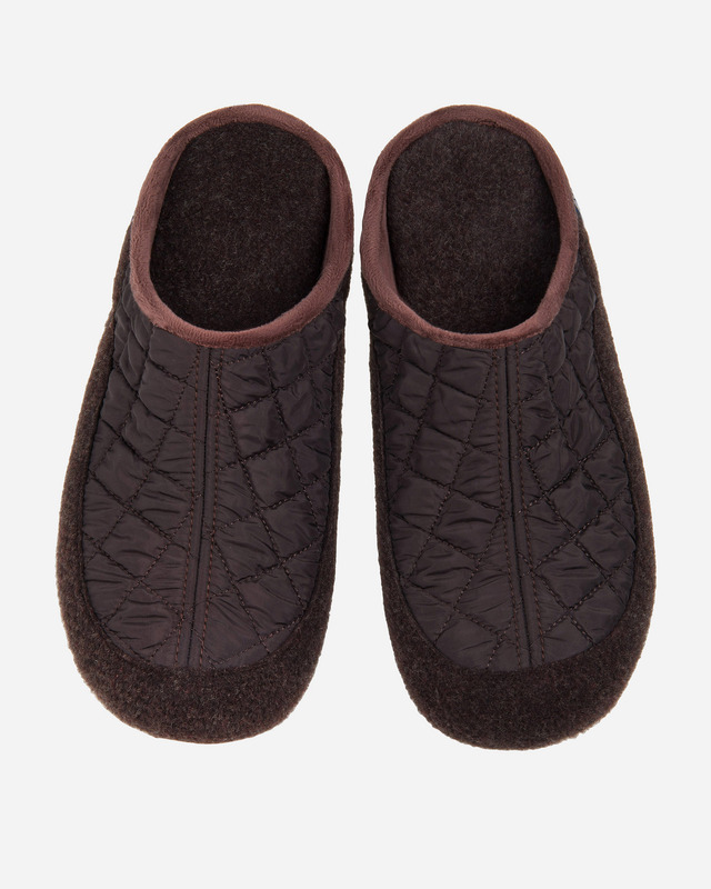 Тапочки на нескользящей подошве с ромбовидной стежкой и технологией DEO-Fit 4990₽