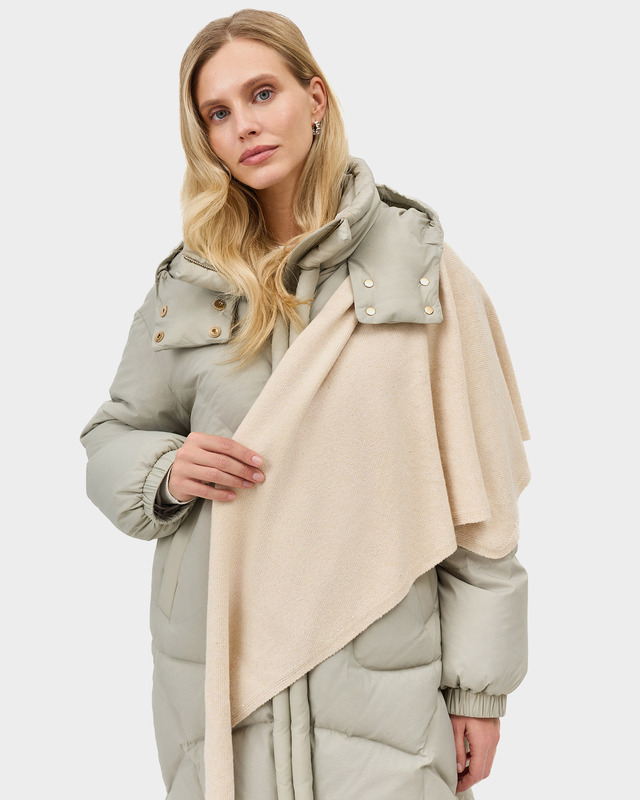 Вязаная косынка из тонкой пряжи с ангорой