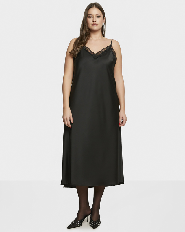 Атласное платье-комбинация с отделкой кружевом