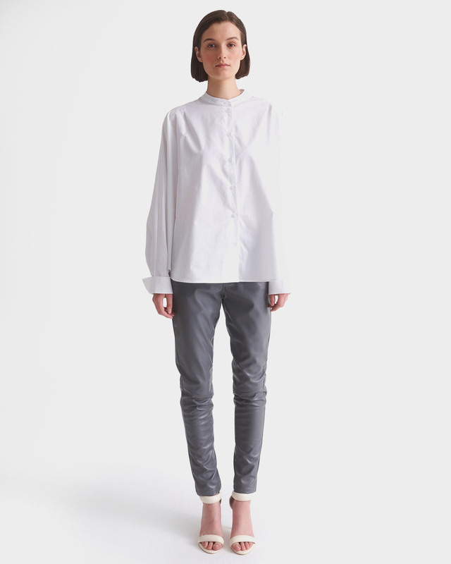 Брюки зауженного кроя из мягкой экокожи