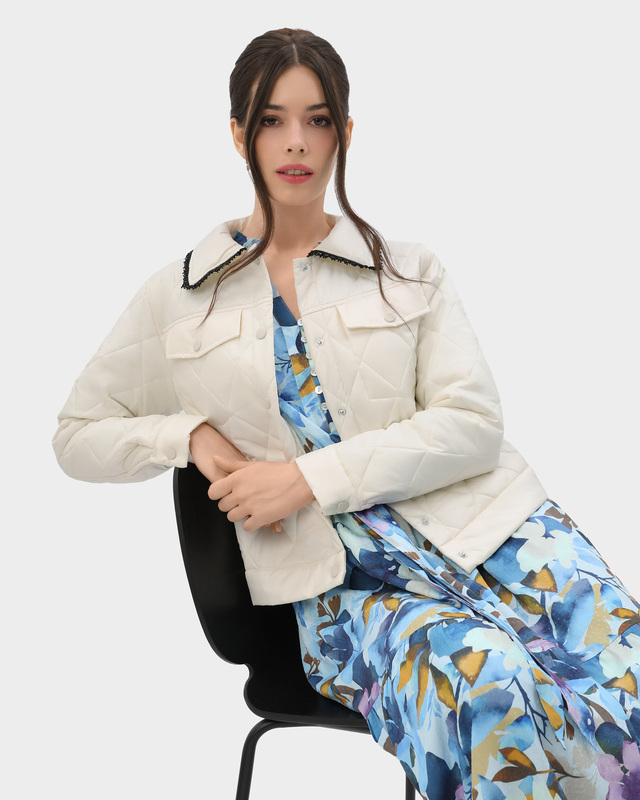Куртка-рубашка с декором на воротнике в виде кружева с бусинами