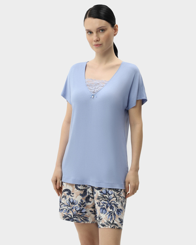 Домашняя футболка из шелковистой вискозы с кружевной кокеткой