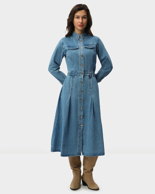 Классическое джинсовое платье-рубашка с декоративными клапанами