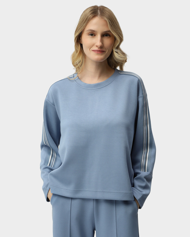 Толстовка из скубы с декором стразами