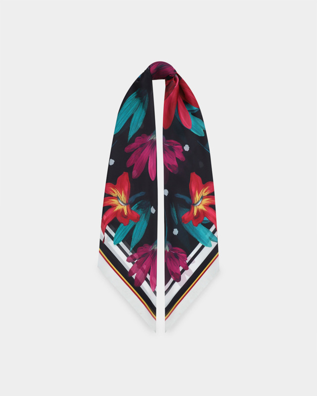 Платок из шелковистого атласа с цветочным узором