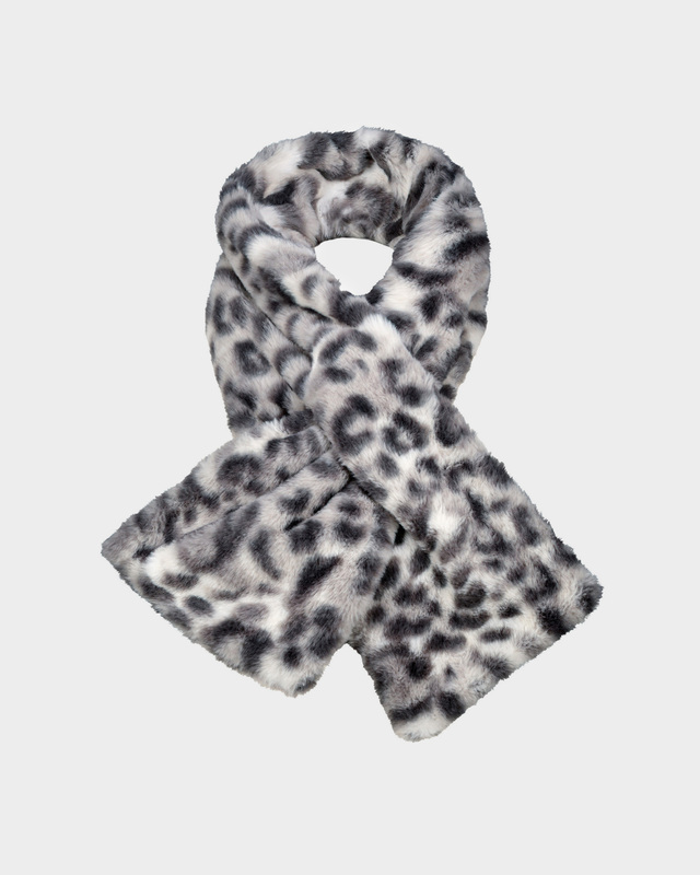 Шарф из пушистого экомеха с леопардовым принтом