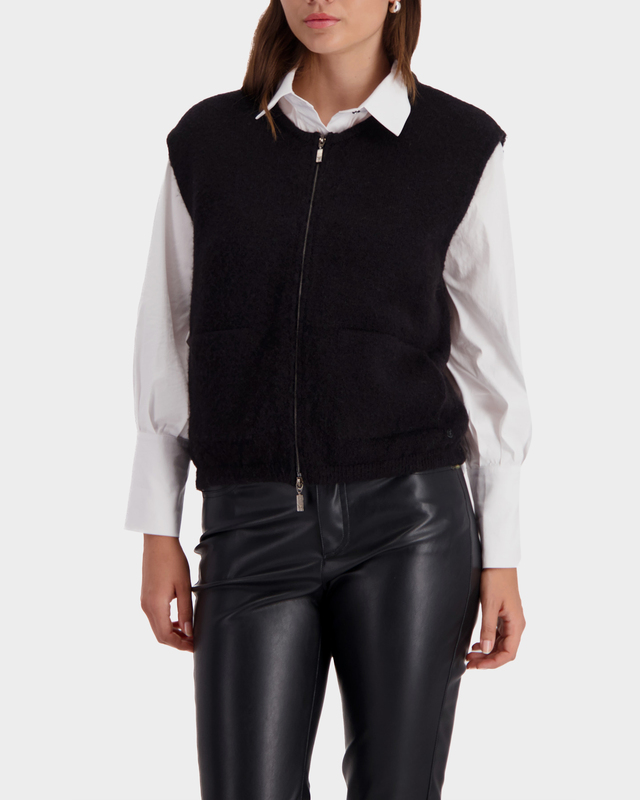 Трикотажный жилет на молнии с накладными карманами
