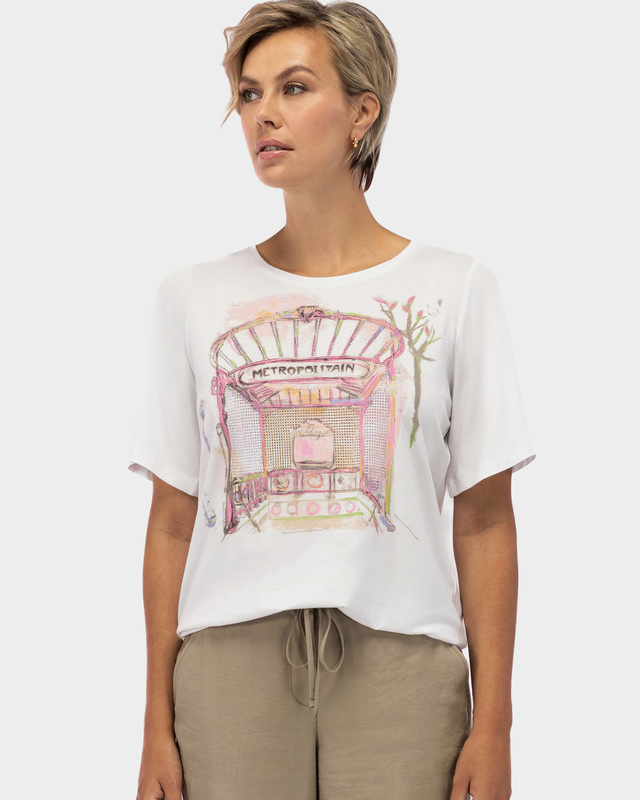 Футболка с крупным принтом и сверкающими стразами