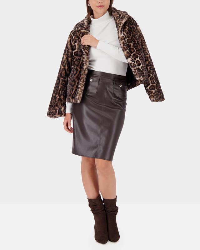 Юбка из экокожи с накладными карманами