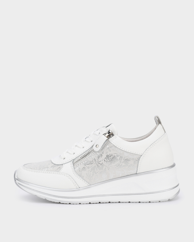 Кроссовки из натуральной кожи на облегченной танкетке