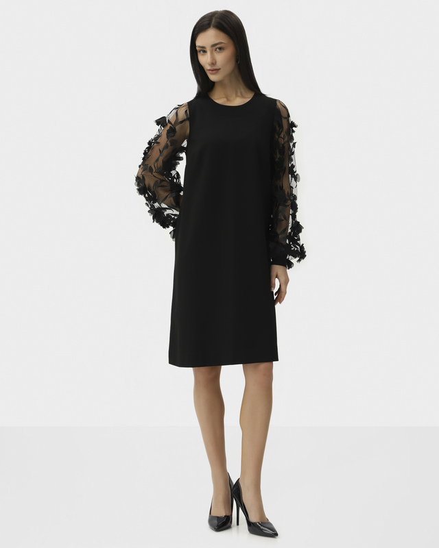 Платье А-силуэта с 3D-цветами на рукавах