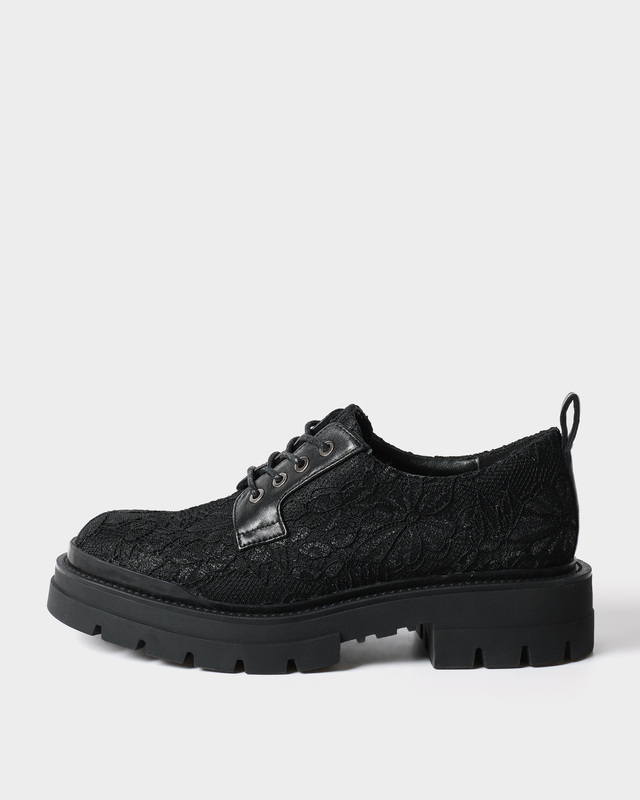Полуботинки трендовой фактуры гипюр на шнуровке
