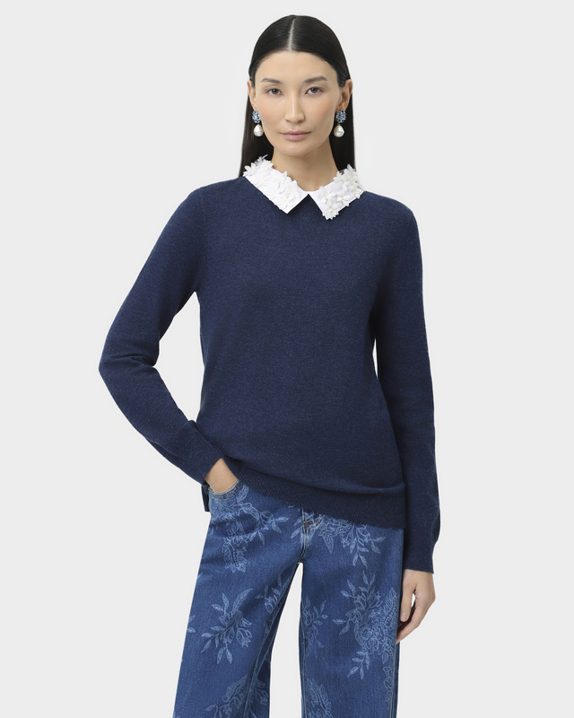 Пуловер прямого силуэта с отложным воротником с декором в виде объемных цветов