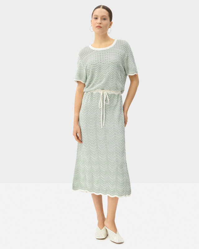 Трикотажное платье с короткими рукавами