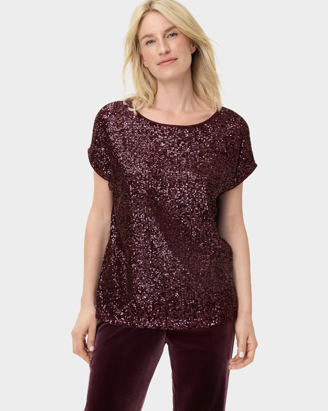Блузка с пришивными пайетками поверх мягкого вискозного трикотажа